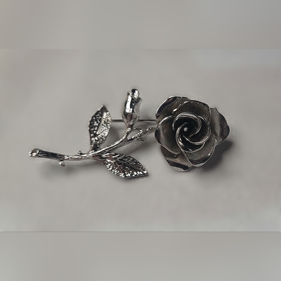 2 Vintage Rose Brooches - Picture 6 of 8